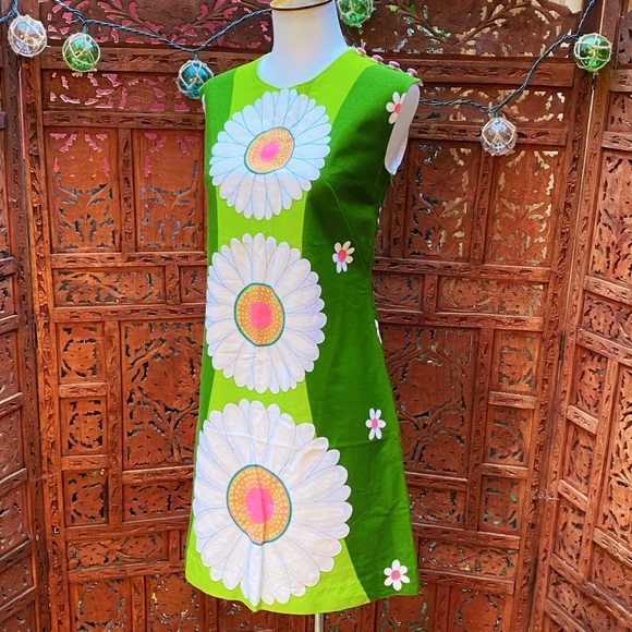 SOLD Alice Barkcloth Daisy Explosion Midi Dress - Picture 2 of 8